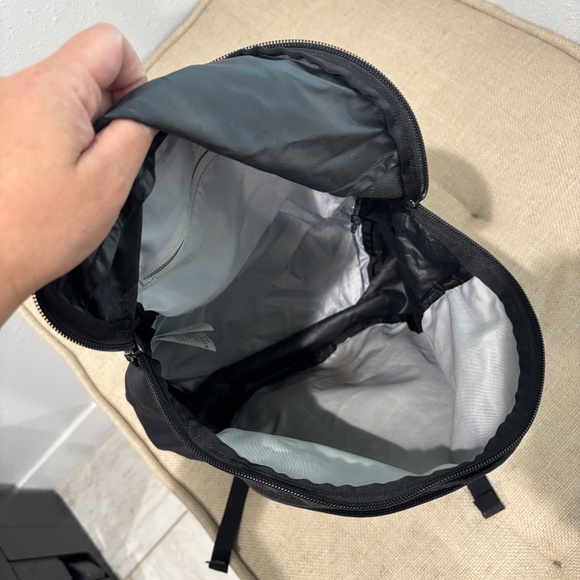 Arc’teryx Index 15 Backpack in Black - Picture 5 of 11
